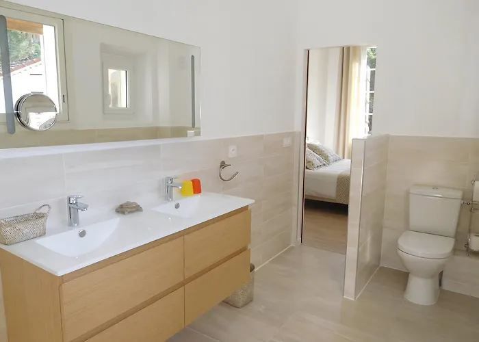 Marguerite Bed and Breakfast Ιέρ